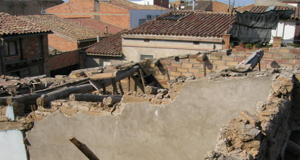 Derribo de edificio en Torres de Segre